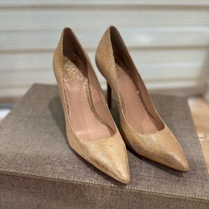 Vince Camuto pumps